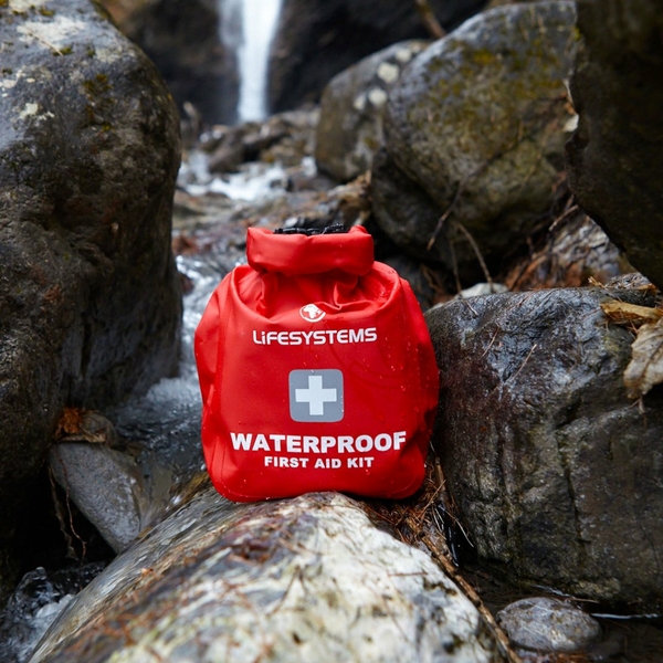 2020-waterproof-first-aid-kit-lifestyle-2