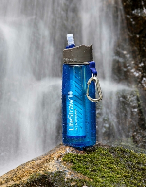 LifeStraw-Go_Cobalt-Blue_LifeStyle-Bottle-Under-Waterfall_Yosemite_Barker_91-3000x2000-111bcae