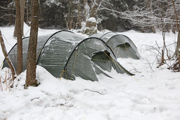 Oppland-3-si-112033-nordisk-classic-tunnel-three-man-tent-forest-green-on-location-winter-1