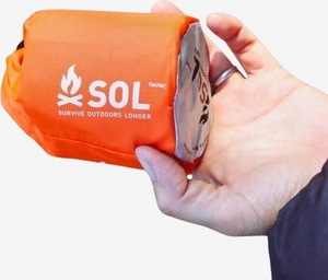Emergency_Bivvy_Orange_in_hand_outdoor