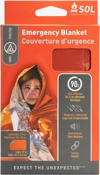 Emergency_Blanket_in_packaging_on_white