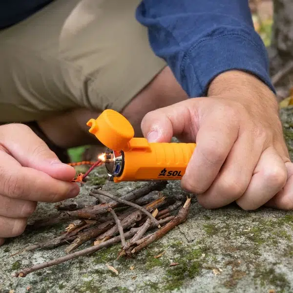 Fire_Lite_Fuel_Free_Lighter_lighting_tinder_in_use