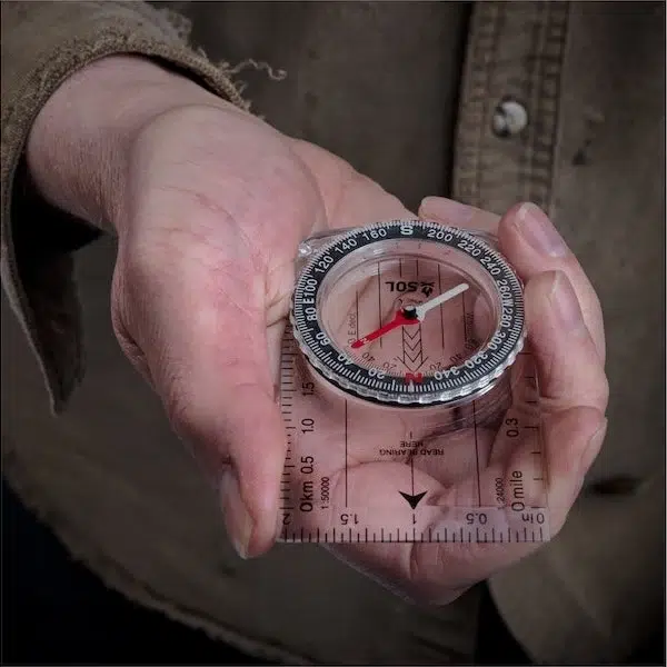 map_compass_inhand
